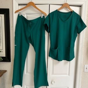 Three Sketchers Scrub sets Green Large